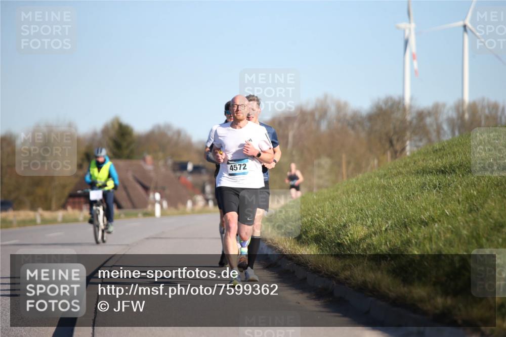 06.04.2025 - 44. Internationalen Wilhelmsburger Insellauf Jannik Wohlers http://msf.ph/oto/7599362 06.04.2025 09:18:23 Laufen 4572 meine-sportfotos.de