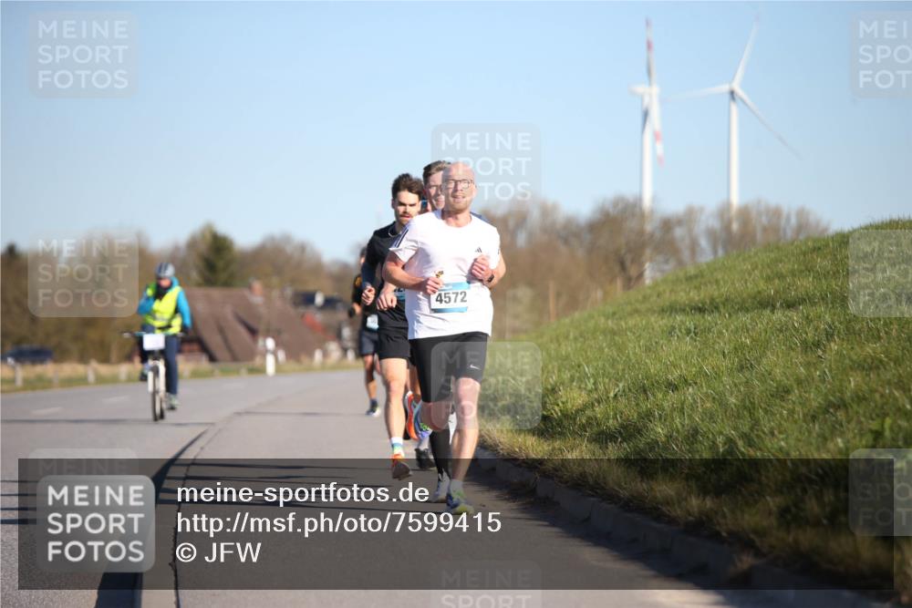 06.04.2025 - 44. Internationalen Wilhelmsburger Insellauf Jannik Wohlers http://msf.ph/oto/7599415 06.04.2025 09:18:24 Laufen 4572 meine-sportfotos.de