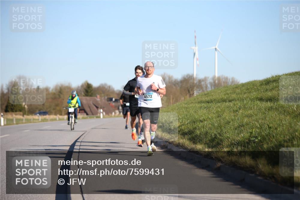 06.04.2025 - 44. Internationalen Wilhelmsburger Insellauf Jannik Wohlers http://msf.ph/oto/7599431 06.04.2025 09:18:24 Laufen 4572 meine-sportfotos.de