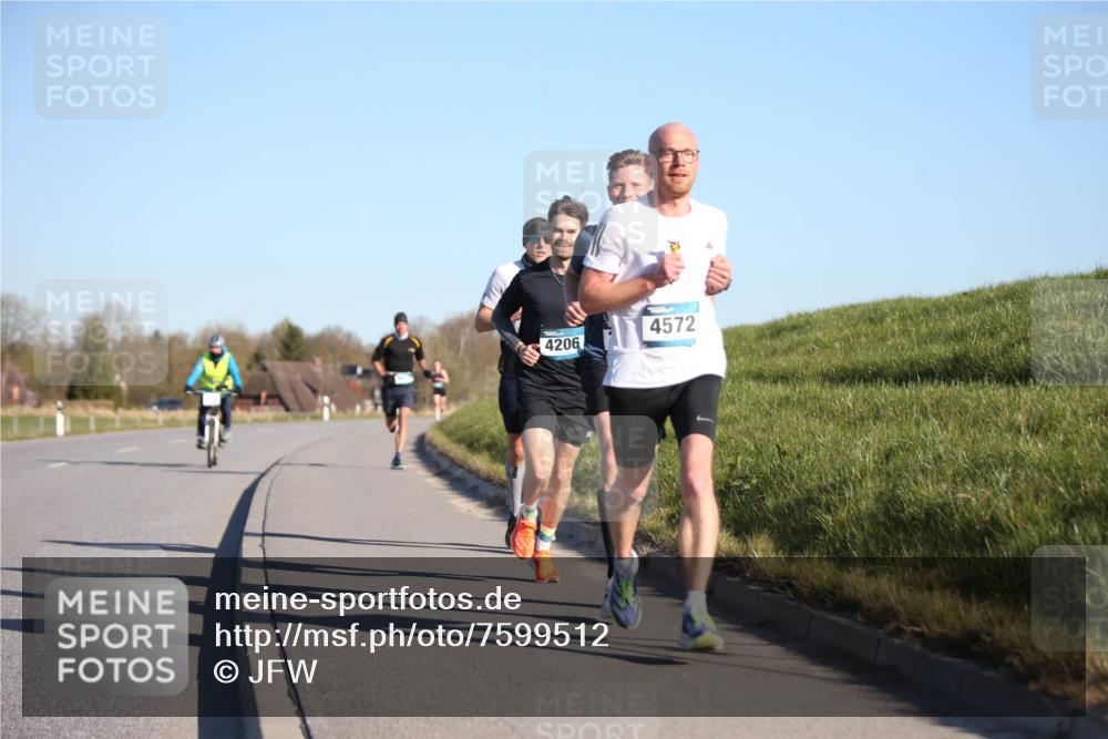 06.04.2025 - 44. Internationalen Wilhelmsburger Insellauf Jannik Wohlers http://msf.ph/oto/7599512 06.04.2025 09:18:26 Laufen 4206, 4572 meine-sportfotos.de
