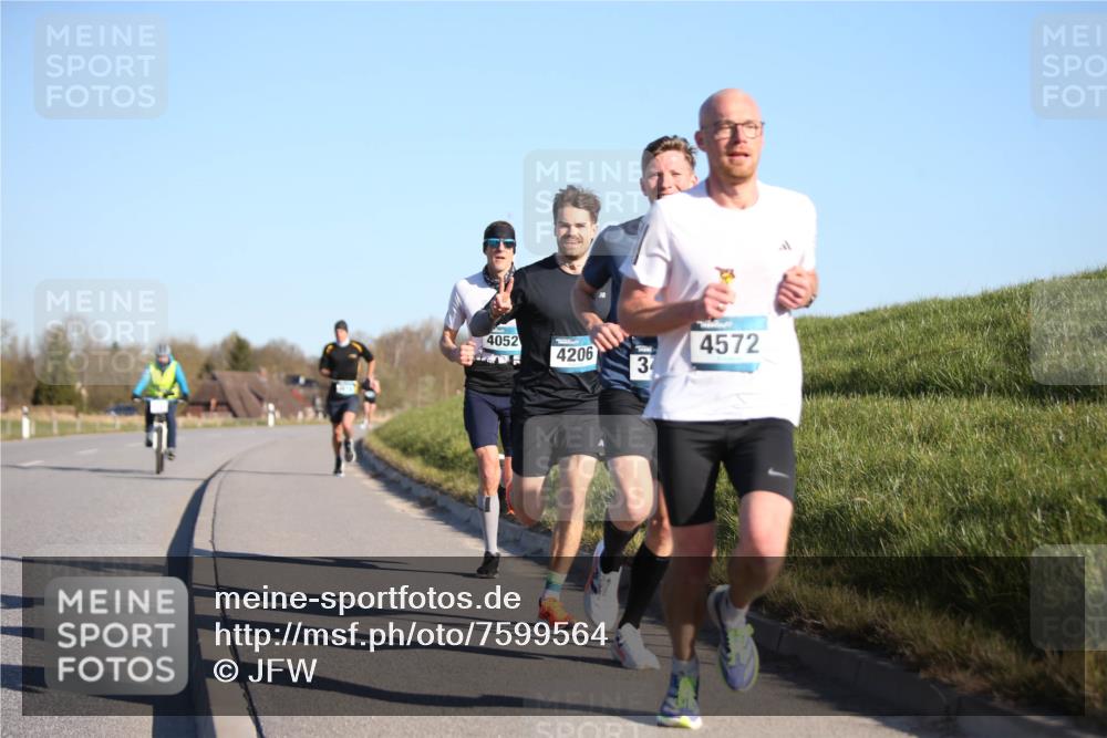 06.04.2025 - 44. Internationalen Wilhelmsburger Insellauf Jannik Wohlers http://msf.ph/oto/7599564 06.04.2025 09:18:27 Laufen 4052, 4206, 13, 4572 meine-sportfotos.de