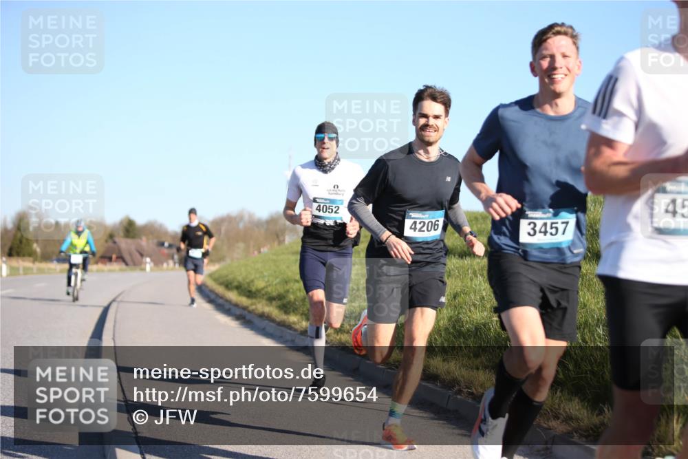 06.04.2025 - 44. Internationalen Wilhelmsburger Insellauf Jannik Wohlers http://msf.ph/oto/7599654 06.04.2025 09:18:27 Laufen 4052, 4206, 3457, 45 meine-sportfotos.de