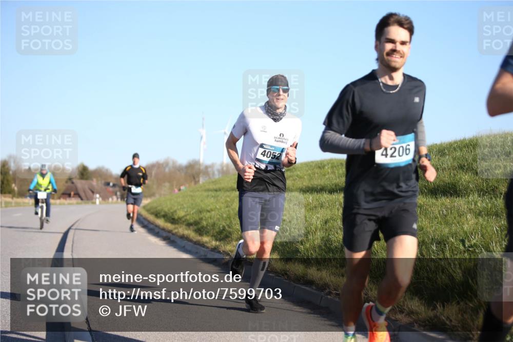 06.04.2025 - 44. Internationalen Wilhelmsburger Insellauf Jannik Wohlers http://msf.ph/oto/7599703 06.04.2025 09:18:28 Laufen 0, 4052, 4206 meine-sportfotos.de