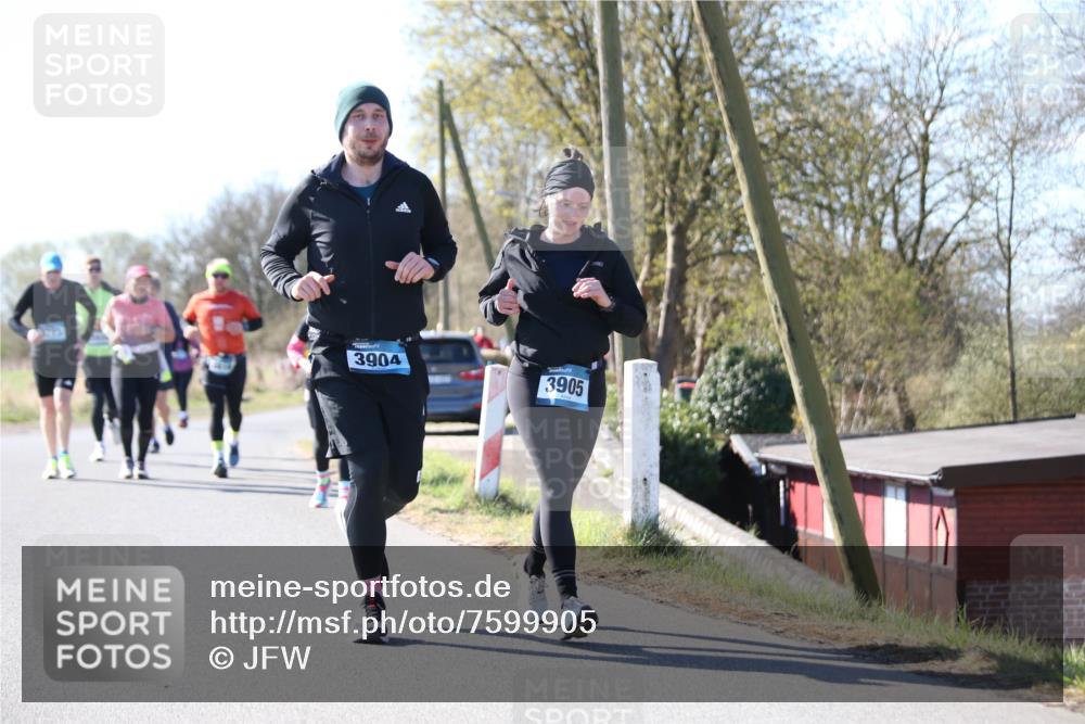 06.04.2025 - 44. Internationalen Wilhelmsburger Insellauf Jannik Wohlers http://msf.ph/oto/7599905 06.04.2025 10:41:02 Laufen 3904, 3905 meine-sportfotos.de
