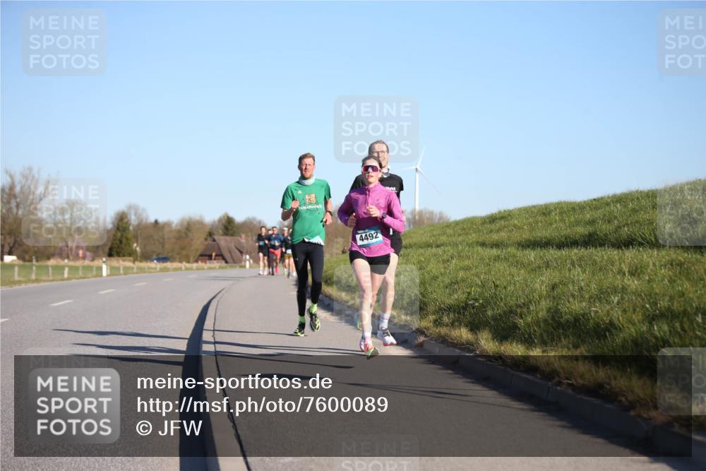 06.04.2025 - 44. Internationalen Wilhelmsburger Insellauf Jannik Wohlers http://msf.ph/oto/7600089 06.04.2025 09:18:53 Laufen 4492 meine-sportfotos.de