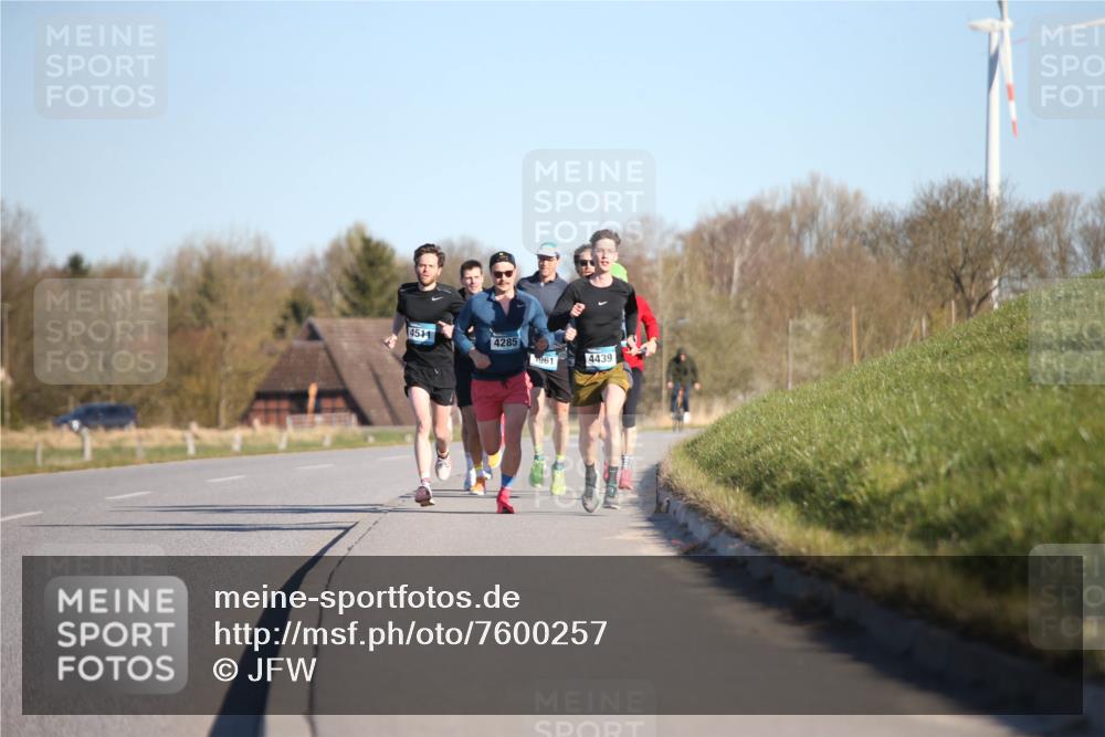 06.04.2025 - 44. Internationalen Wilhelmsburger Insellauf Jannik Wohlers http://msf.ph/oto/7600257 06.04.2025 09:18:56 Laufen 4511, 4285, 3961, 4439 meine-sportfotos.de