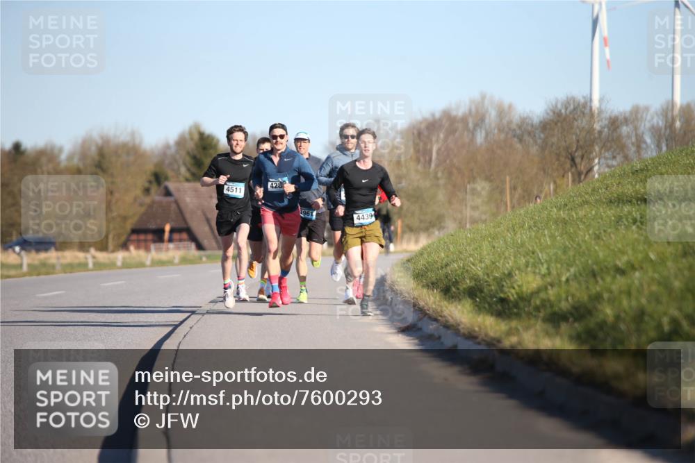 06.04.2025 - 44. Internationalen Wilhelmsburger Insellauf Jannik Wohlers http://msf.ph/oto/7600293 06.04.2025 09:18:57 Laufen 428, 4511, 3961, 4439 meine-sportfotos.de