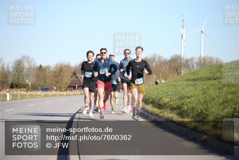 06.04.2025 - 44. Internationalen Wilhelmsburger Insellauf Jannik Wohlers http://msf.ph/oto/7600362 06.04.2025 09:19:00 Laufen 4511, 4285, 961, 4439 meine-sportfotos.de