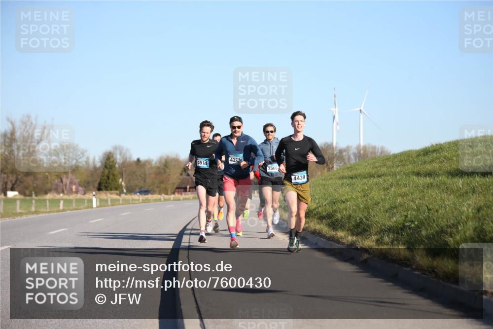 06.04.2025 - 44. Internationalen Wilhelmsburger Insellauf Jannik Wohlers http://msf.ph/oto/7600430 06.04.2025 09:19:02 Laufen 4285, 451, 3566, 4439 meine-sportfotos.de
