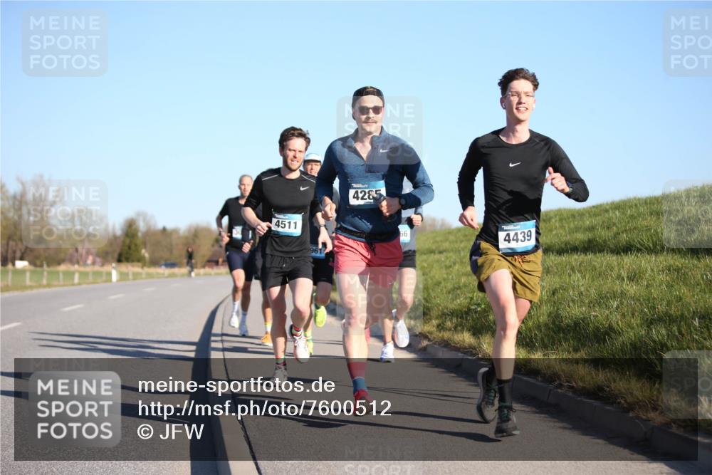 06.04.2025 - 44. Internationalen Wilhelmsburger Insellauf Jannik Wohlers http://msf.ph/oto/7600512 06.04.2025 09:19:04 Laufen 4285, 4511, 961, 66, 4439 meine-sportfotos.de