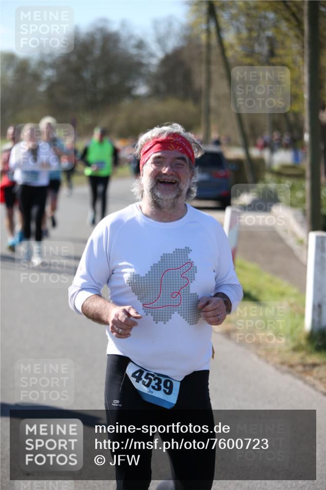 06.04.2025 - 44. Internationalen Wilhelmsburger Insellauf Jannik Wohlers http://msf.ph/oto/7600723 06.04.2025 10:43:04 Laufen 4539 meine-sportfotos.de