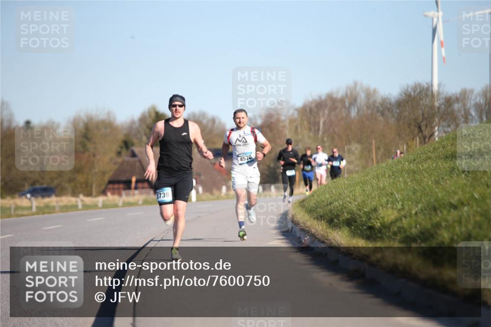 06.04.2025 - 44. Internationalen Wilhelmsburger Insellauf Jannik Wohlers http://msf.ph/oto/7600750 06.04.2025 09:19:22 Laufen 3739, 4570 meine-sportfotos.de
