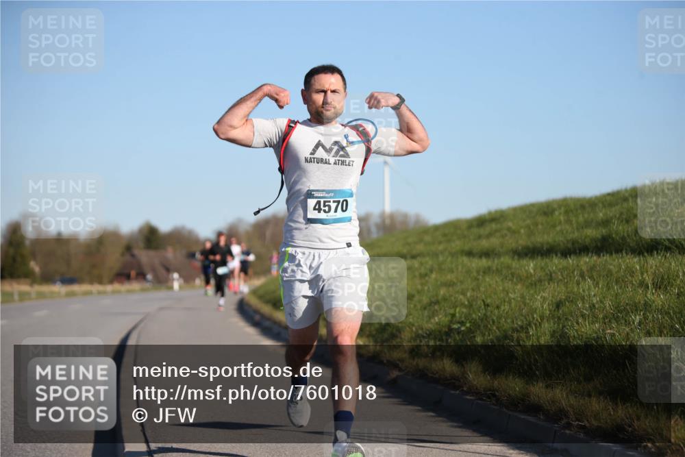 06.04.2025 - 44. Internationalen Wilhelmsburger Insellauf Jannik Wohlers http://msf.ph/oto/7601018 06.04.2025 09:19:29 Laufen 4570 meine-sportfotos.de
