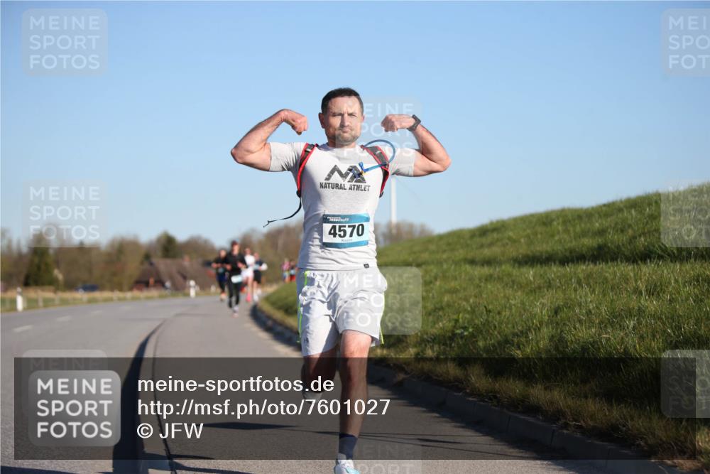 06.04.2025 - 44. Internationalen Wilhelmsburger Insellauf Jannik Wohlers http://msf.ph/oto/7601027 06.04.2025 09:19:29 Laufen 4570 meine-sportfotos.de