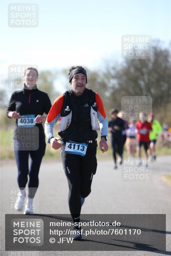 06.04.2025 - 44. Internationalen Wilhelmsburger Insellauf Jannik Wohlers http://msf.ph/oto/7601170 06.04.2025 10:44:01 Laufen 4038, 4113 meine-sportfotos.de