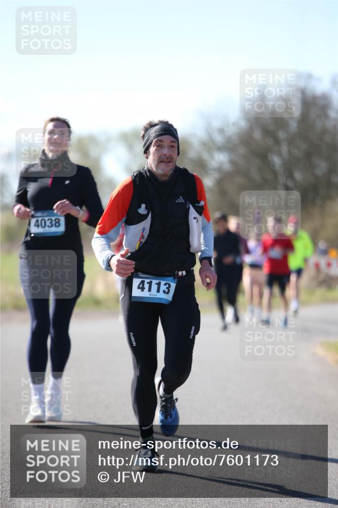 06.04.2025 - 44. Internationalen Wilhelmsburger Insellauf Jannik Wohlers http://msf.ph/oto/7601173 06.04.2025 10:44:01 Laufen 4038, 4113 meine-sportfotos.de
