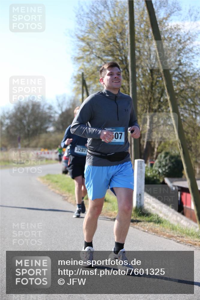 06.04.2025 - 44. Internationalen Wilhelmsburger Insellauf Jannik Wohlers http://msf.ph/oto/7601325 06.04.2025 10:44:21 Laufen 3287, 507 meine-sportfotos.de