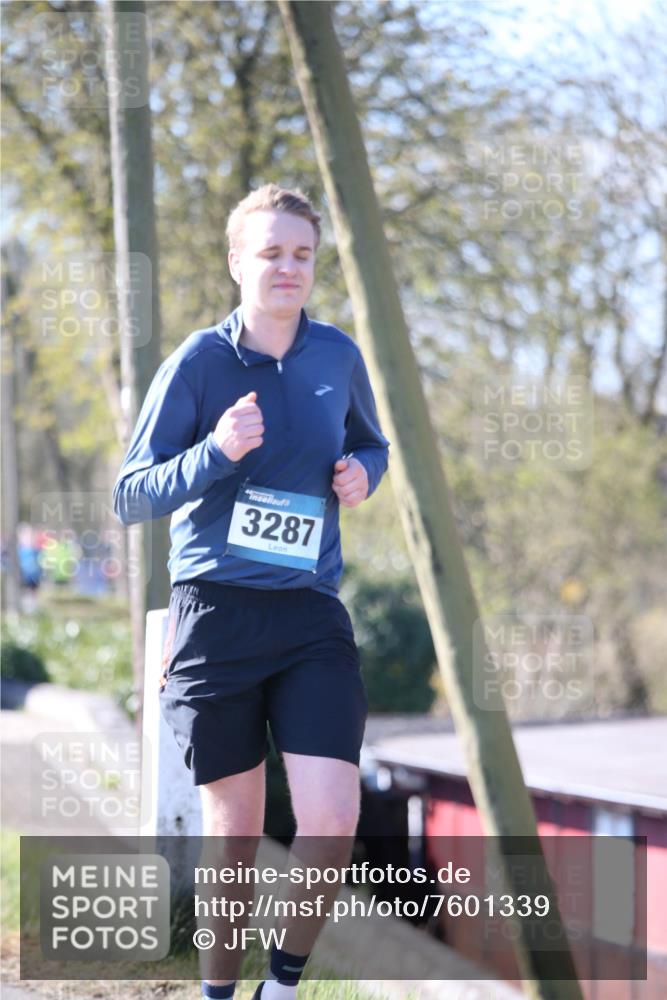 06.04.2025 - 44. Internationalen Wilhelmsburger Insellauf Jannik Wohlers http://msf.ph/oto/7601339 06.04.2025 10:44:23 Laufen 3287 meine-sportfotos.de