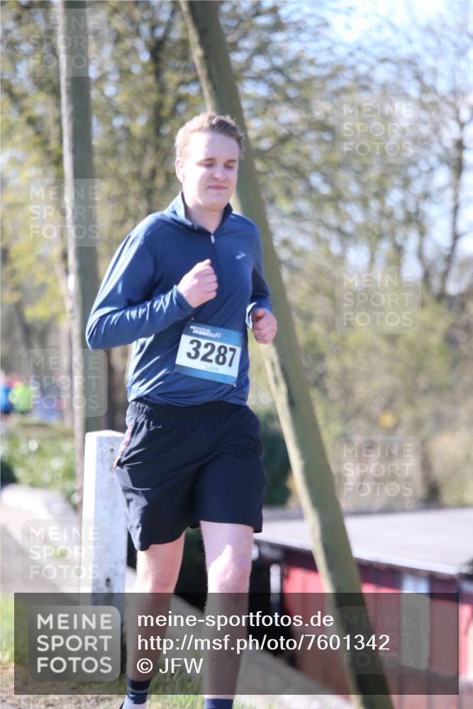 06.04.2025 - 44. Internationalen Wilhelmsburger Insellauf Jannik Wohlers http://msf.ph/oto/7601342 06.04.2025 10:44:23 Laufen 3287 meine-sportfotos.de