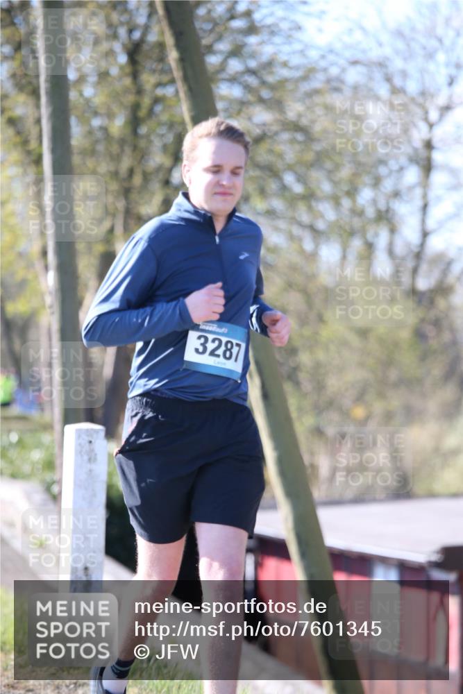06.04.2025 - 44. Internationalen Wilhelmsburger Insellauf Jannik Wohlers http://msf.ph/oto/7601345 06.04.2025 10:44:23 Laufen 3287 meine-sportfotos.de