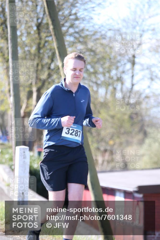 06.04.2025 - 44. Internationalen Wilhelmsburger Insellauf Jannik Wohlers http://msf.ph/oto/7601348 06.04.2025 10:44:23 Laufen 3287 meine-sportfotos.de