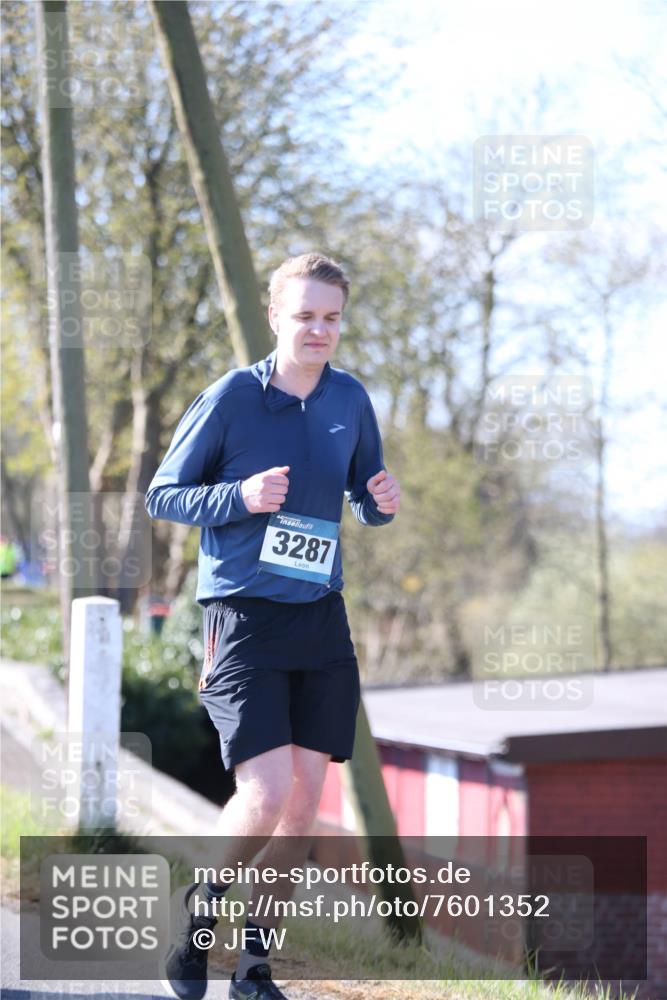 06.04.2025 - 44. Internationalen Wilhelmsburger Insellauf Jannik Wohlers http://msf.ph/oto/7601352 06.04.2025 10:44:23 Laufen 3287 meine-sportfotos.de