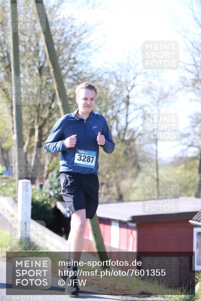06.04.2025 - 44. Internationalen Wilhelmsburger Insellauf Jannik Wohlers http://msf.ph/oto/7601355 06.04.2025 10:44:23 Laufen 3287 meine-sportfotos.de