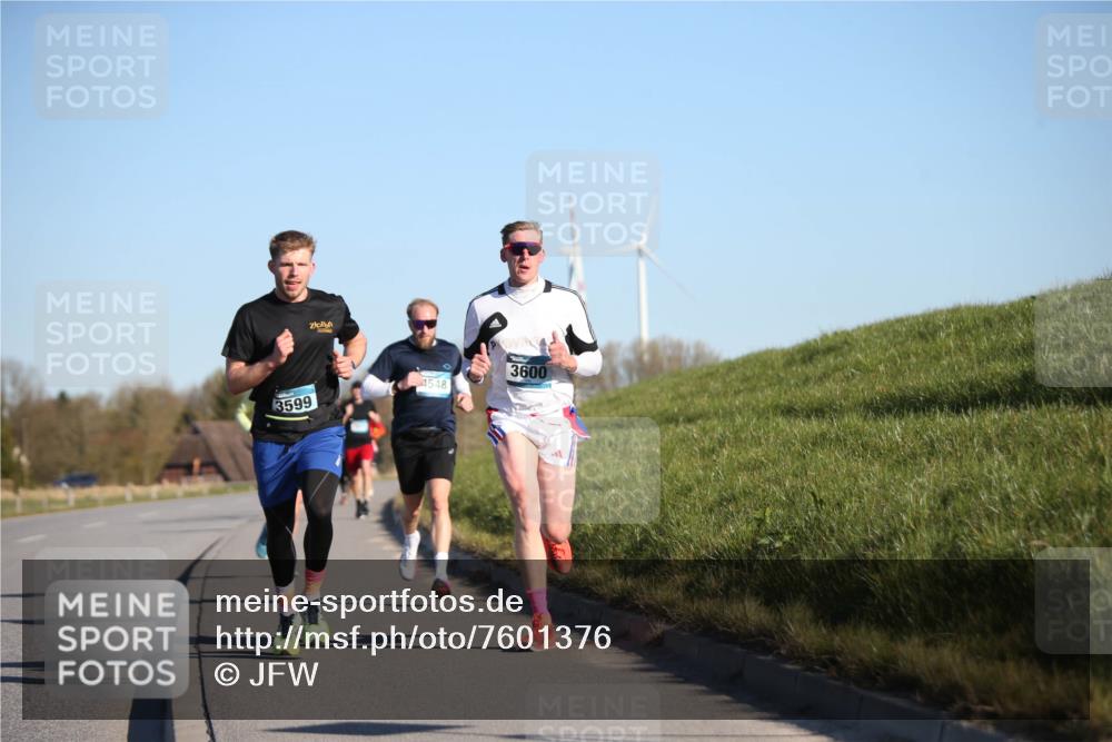 06.04.2025 - 44. Internationalen Wilhelmsburger Insellauf Jannik Wohlers http://msf.ph/oto/7601376 06.04.2025 09:19:41 Laufen 3599, 4548, 3600 meine-sportfotos.de