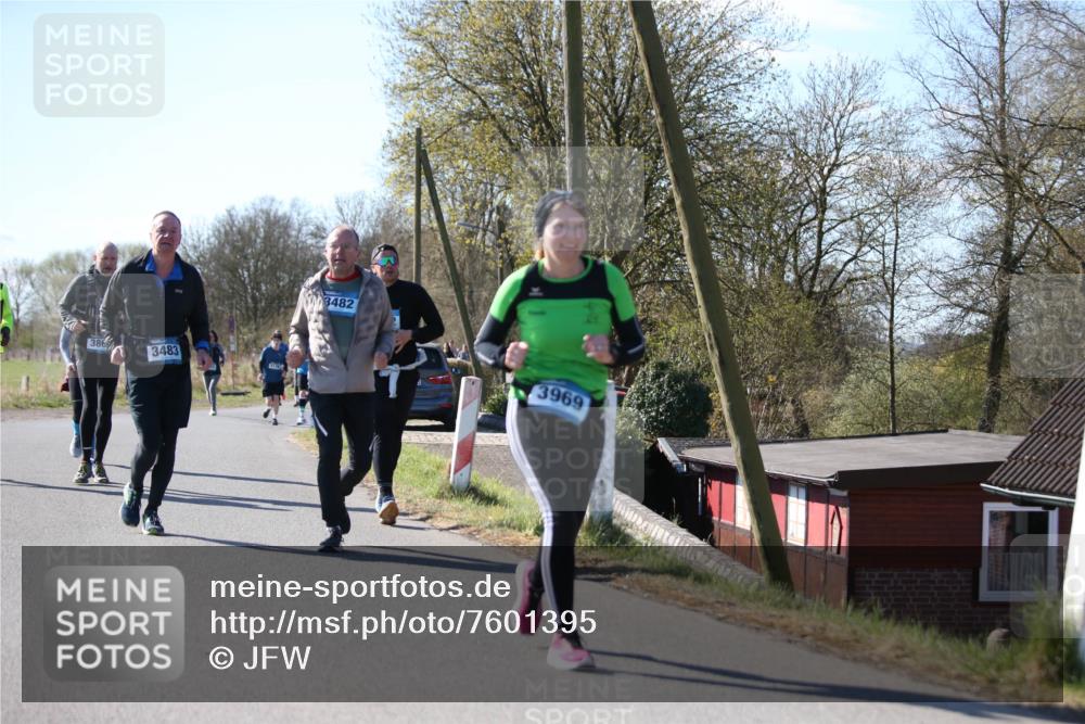 06.04.2025 - 44. Internationalen Wilhelmsburger Insellauf Jannik Wohlers http://msf.ph/oto/7601395 06.04.2025 10:44:45 Laufen 386, 3483, 3482, 3969 meine-sportfotos.de