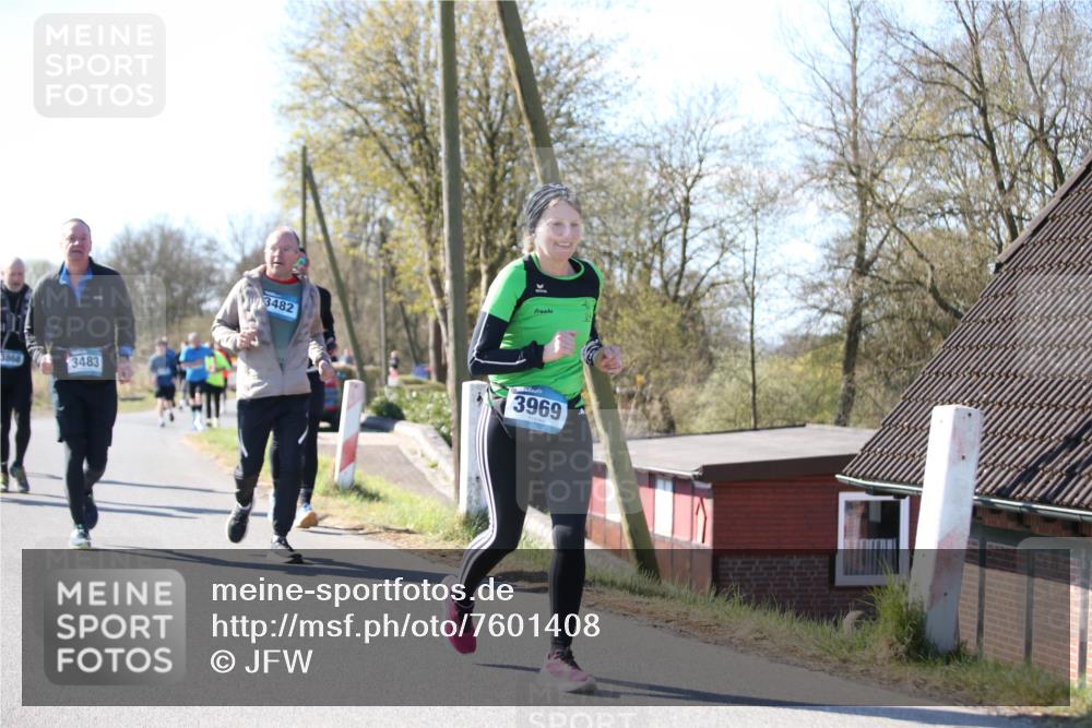 06.04.2025 - 44. Internationalen Wilhelmsburger Insellauf Jannik Wohlers http://msf.ph/oto/7601408 06.04.2025 10:44:45 Laufen 3868, 3483, 3482, 3969 meine-sportfotos.de