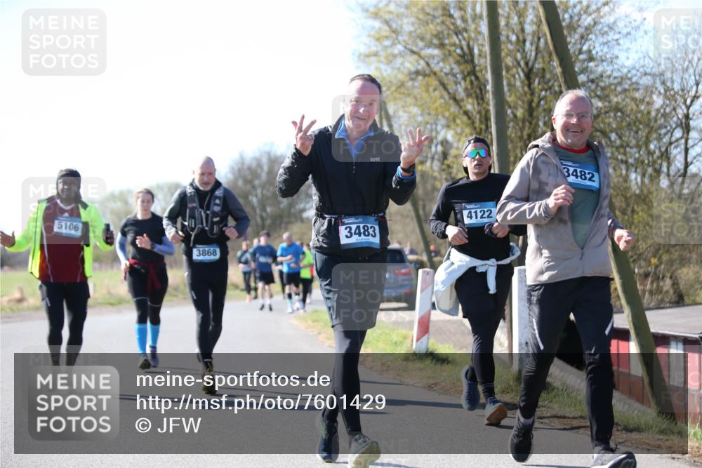 06.04.2025 - 44. Internationalen Wilhelmsburger Insellauf Jannik Wohlers http://msf.ph/oto/7601429 06.04.2025 10:44:47 Laufen 5106, 3868, 3483, 4122, 3482 meine-sportfotos.de