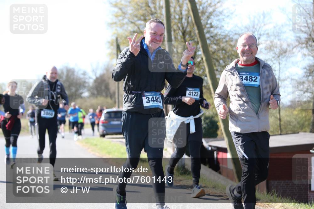 06.04.2025 - 44. Internationalen Wilhelmsburger Insellauf Jannik Wohlers http://msf.ph/oto/7601443 06.04.2025 10:44:47 Laufen 3868, 3483, 4122, 3482 meine-sportfotos.de