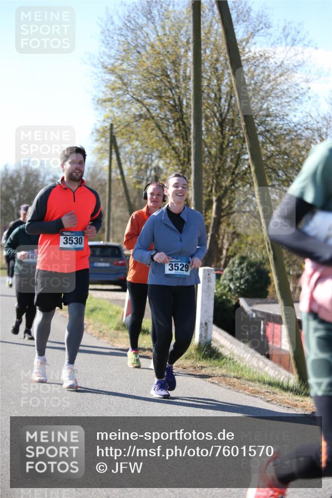 06.04.2025 - 44. Internationalen Wilhelmsburger Insellauf Jannik Wohlers http://msf.ph/oto/7601570 06.04.2025 10:45:02 Laufen 667, 3530, 3529 meine-sportfotos.de