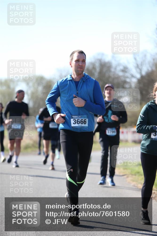 06.04.2025 - 44. Internationalen Wilhelmsburger Insellauf Jannik Wohlers http://msf.ph/oto/7601580 06.04.2025 10:45:04 Laufen 3666, 3799 meine-sportfotos.de