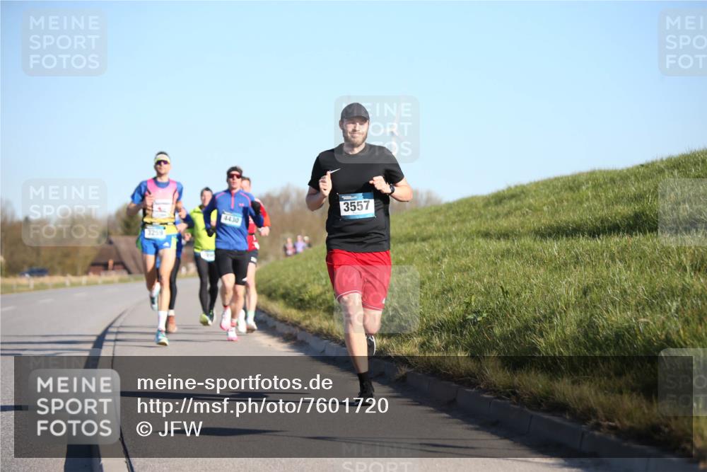 06.04.2025 - 44. Internationalen Wilhelmsburger Insellauf Jannik Wohlers http://msf.ph/oto/7601720 06.04.2025 09:19:49 Laufen 3259, 4430, 3557 meine-sportfotos.de