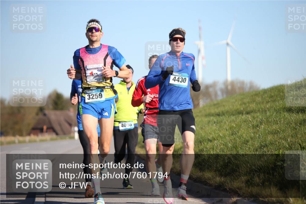 06.04.2025 - 44. Internationalen Wilhelmsburger Insellauf Jannik Wohlers http://msf.ph/oto/7601794 06.04.2025 09:19:51 Laufen 3259, 4096, 4430 meine-sportfotos.de