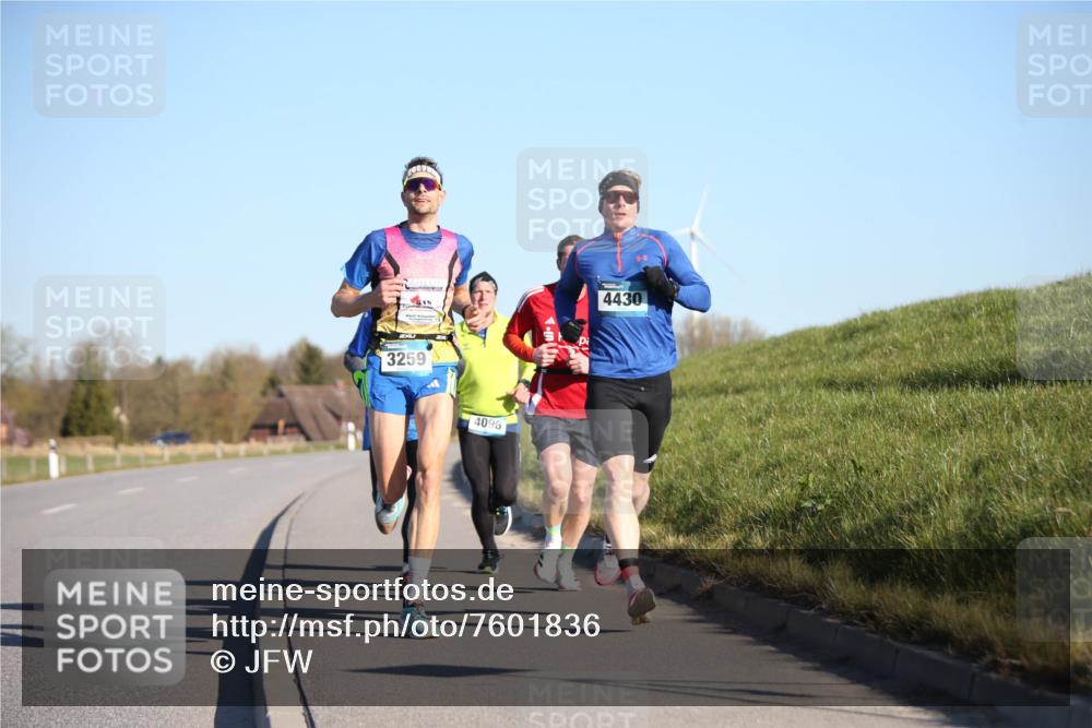 06.04.2025 - 44. Internationalen Wilhelmsburger Insellauf Jannik Wohlers http://msf.ph/oto/7601836 06.04.2025 09:19:51 Laufen 3259, 4096, 4430 meine-sportfotos.de