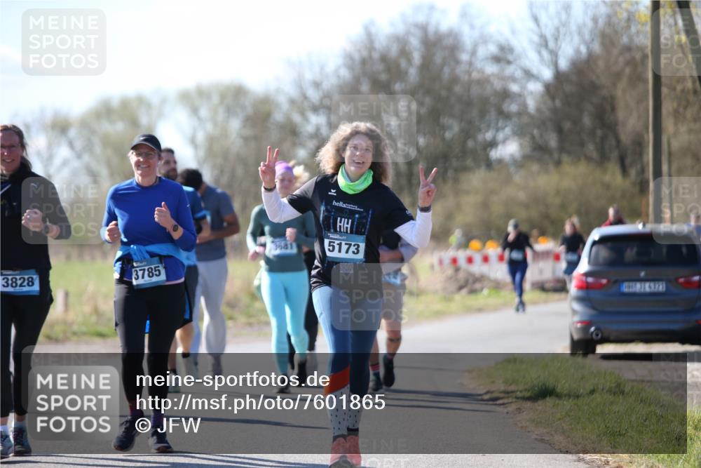06.04.2025 - 44. Internationalen Wilhelmsburger Insellauf Jannik Wohlers http://msf.ph/oto/7601865 06.04.2025 10:45:59 Laufen 3828, 3785, 3681, 5173 meine-sportfotos.de
