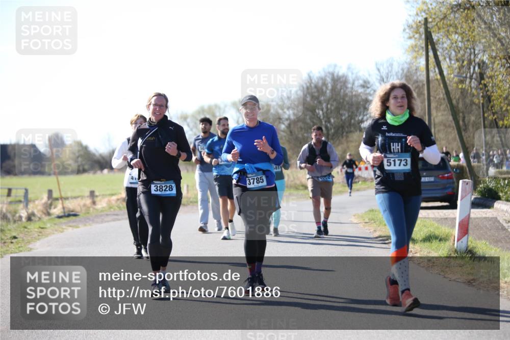 06.04.2025 - 44. Internationalen Wilhelmsburger Insellauf Jannik Wohlers http://msf.ph/oto/7601886 06.04.2025 10:46:01 Laufen 3828, 3785, 581, 5173 meine-sportfotos.de