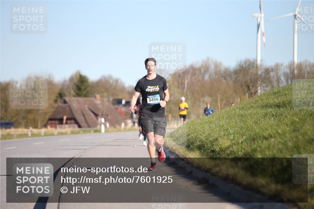 06.04.2025 - 44. Internationalen Wilhelmsburger Insellauf Jannik Wohlers http://msf.ph/oto/7601925 06.04.2025 09:20:02 Laufen 3456 meine-sportfotos.de
