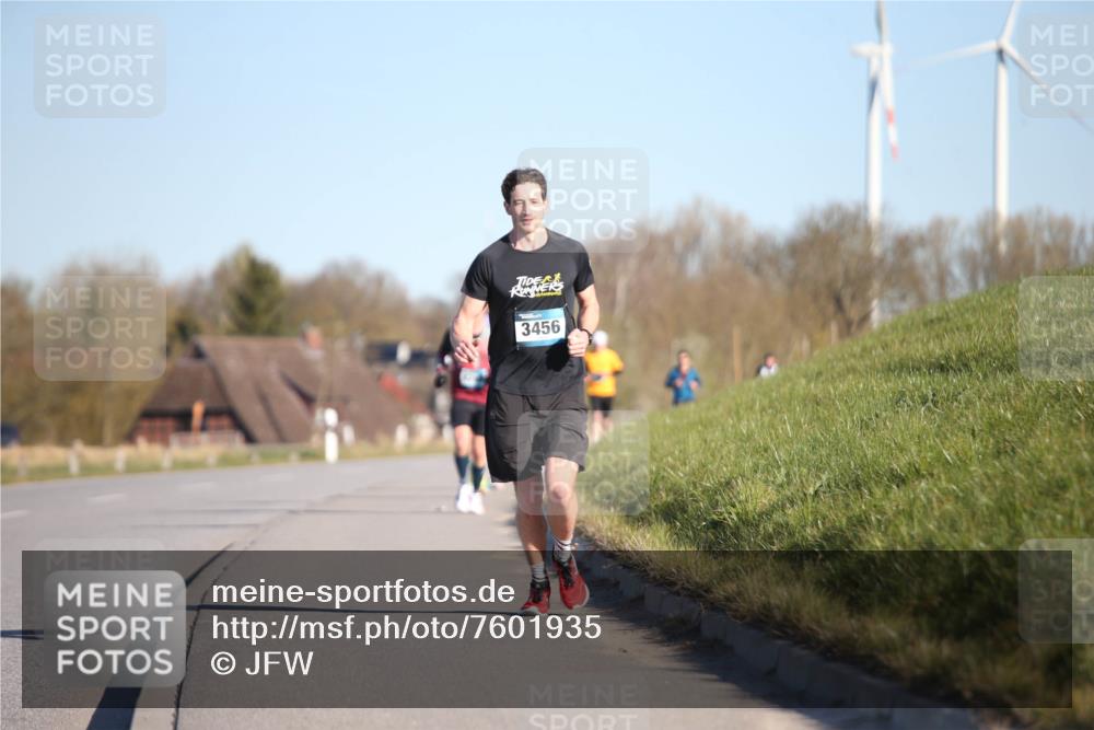 06.04.2025 - 44. Internationalen Wilhelmsburger Insellauf Jannik Wohlers http://msf.ph/oto/7601935 06.04.2025 09:20:03 Laufen 3456 meine-sportfotos.de