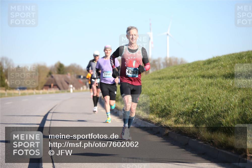 06.04.2025 - 44. Internationalen Wilhelmsburger Insellauf Jannik Wohlers http://msf.ph/oto/7602062 06.04.2025 09:20:11 Laufen 3994, 4265 meine-sportfotos.de