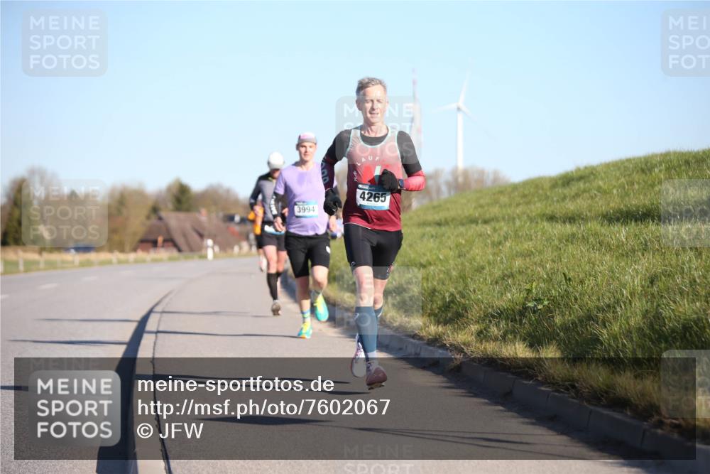 06.04.2025 - 44. Internationalen Wilhelmsburger Insellauf Jannik Wohlers http://msf.ph/oto/7602067 06.04.2025 09:20:11 Laufen 3994, 4265 meine-sportfotos.de