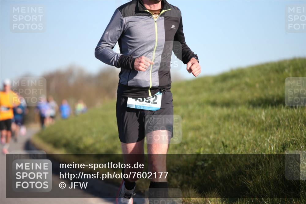 06.04.2025 - 44. Internationalen Wilhelmsburger Insellauf Jannik Wohlers http://msf.ph/oto/7602177 06.04.2025 09:20:15 Laufen 052 meine-sportfotos.de