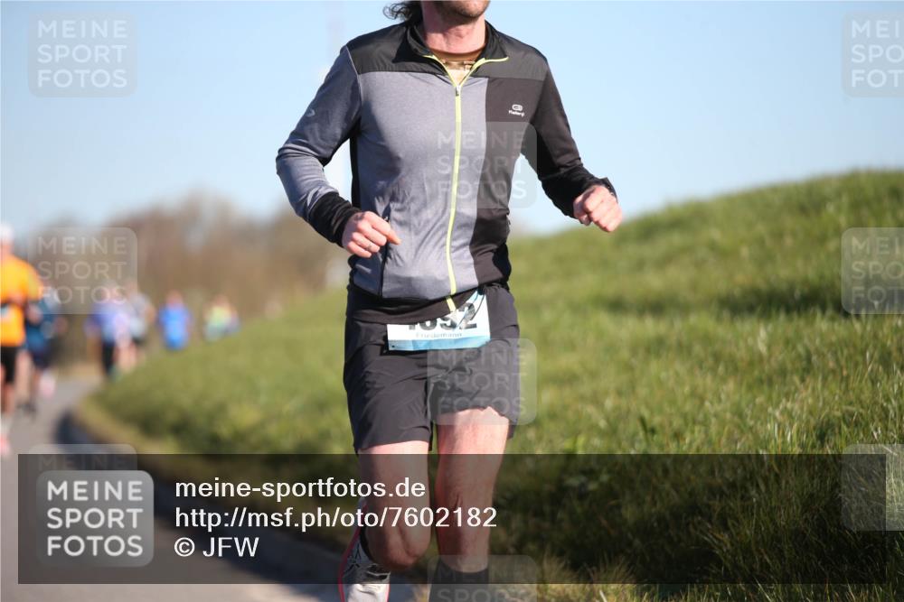 06.04.2025 - 44. Internationalen Wilhelmsburger Insellauf Jannik Wohlers http://msf.ph/oto/7602182 06.04.2025 09:20:15 Laufen  meine-sportfotos.de
