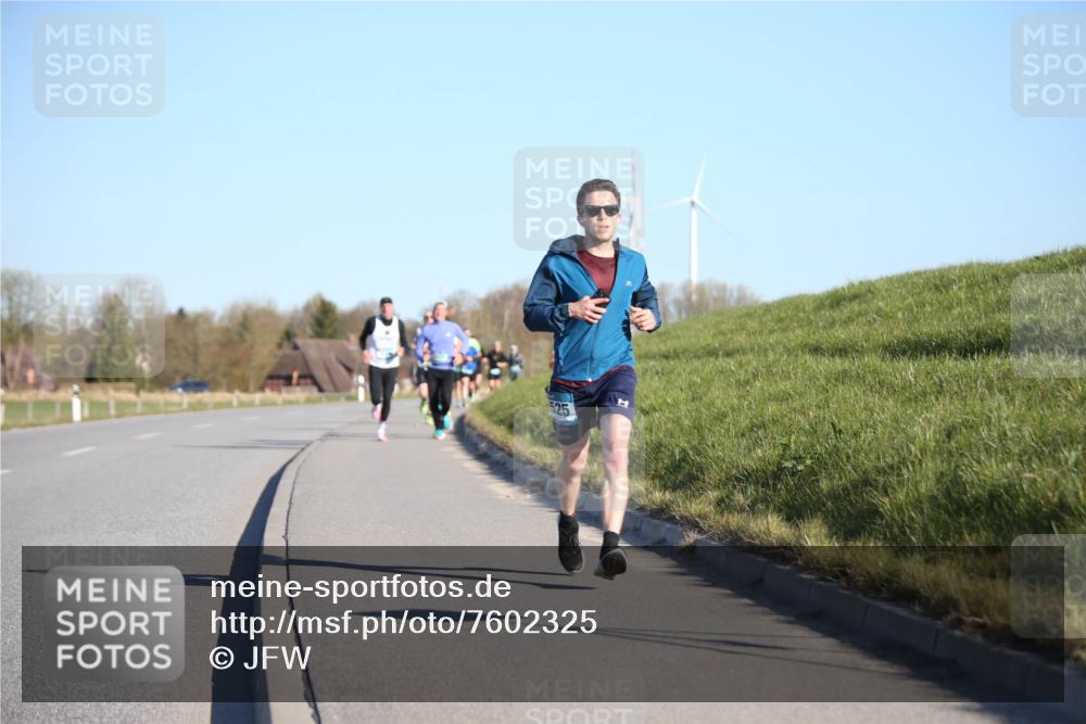 06.04.2025 - 44. Internationalen Wilhelmsburger Insellauf Jannik Wohlers http://msf.ph/oto/7602325 06.04.2025 09:20:24 Laufen 525 meine-sportfotos.de