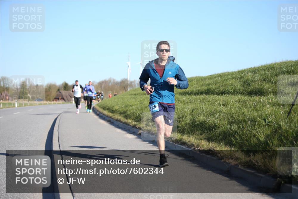 06.04.2025 - 44. Internationalen Wilhelmsburger Insellauf Jannik Wohlers http://msf.ph/oto/7602344 06.04.2025 09:20:26 Laufen 525 meine-sportfotos.de