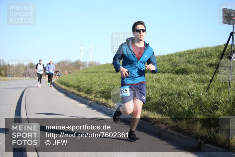 06.04.2025 - 44. Internationalen Wilhelmsburger Insellauf Jannik Wohlers http://msf.ph/oto/7602361 06.04.2025 09:20:26 Laufen 525 meine-sportfotos.de