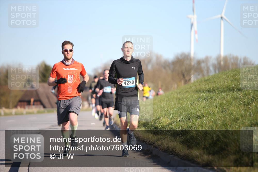 06.04.2025 - 44. Internationalen Wilhelmsburger Insellauf Jannik Wohlers http://msf.ph/oto/7603069 06.04.2025 09:20:48 Laufen 4230 meine-sportfotos.de