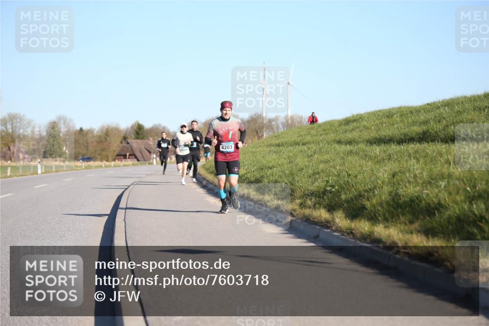 06.04.2025 - 44. Internationalen Wilhelmsburger Insellauf Jannik Wohlers http://msf.ph/oto/7603718 06.04.2025 09:21:15 Laufen 4203 meine-sportfotos.de